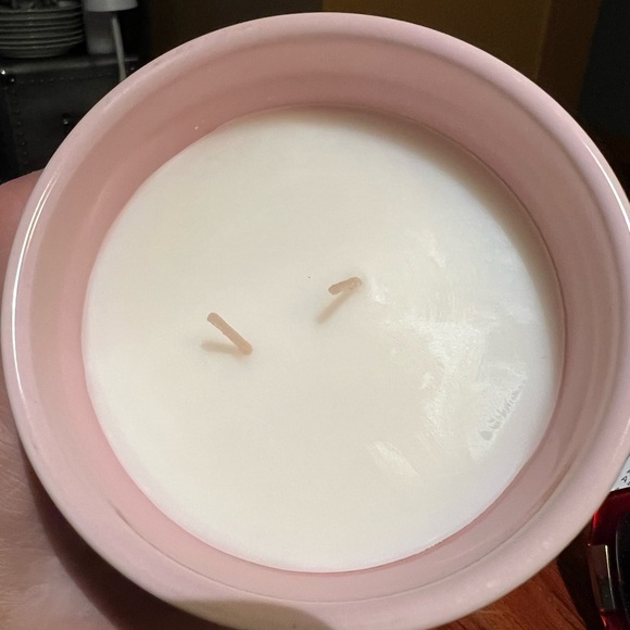 House and Nature NWT Delightful Bronzed Leather Scented 18 Oz Cheetah Candle - Picture 6 of 6